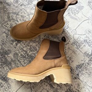 Sorel women’s hi-line heel Chelsea  Boots